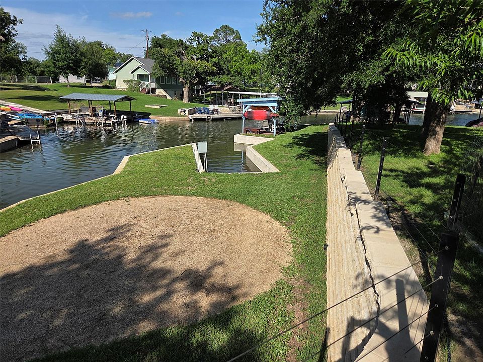 1st image of 203 W Lakeshore Dr