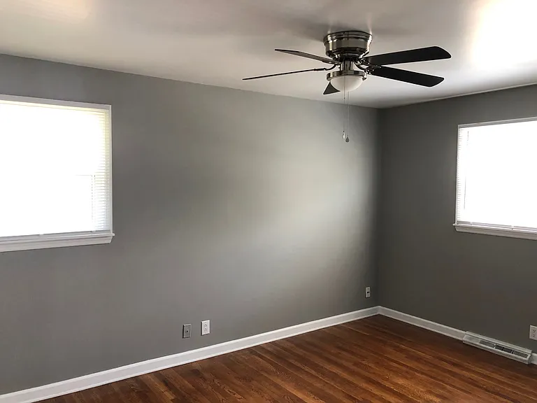 10557 Sharondale Rd — Photo 17