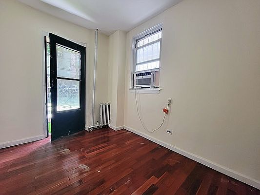 3rd image of 310 W 87th St #1C