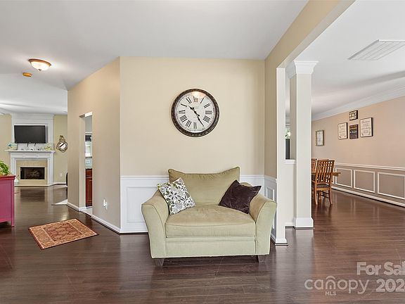 5th image of 1202 E Arrow Lake Ct