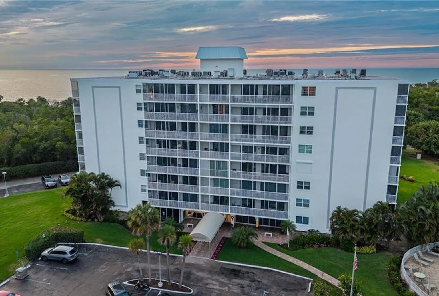 ** Stunning Beachside Townhouse Condo In Vanderbilt Towers Naples, Fl ** Looking For A Long-Term ... — Photo 4