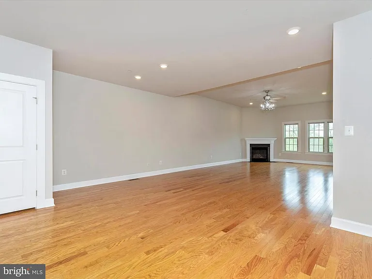3838 Fulham Rd — Photo 11