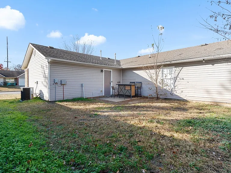 1138 S Sherman Ave — Photo 14