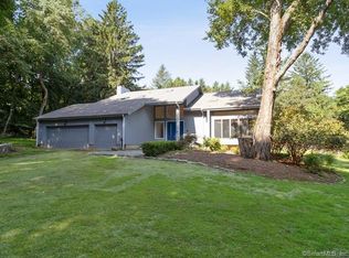 25 Regency Dr, Norwalk, CT 06851
