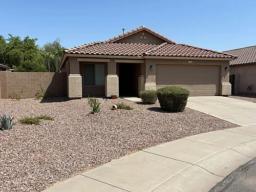 776 W Fairlane Ct Photo 1