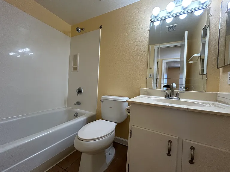 4204 S 47th St — Photo 5