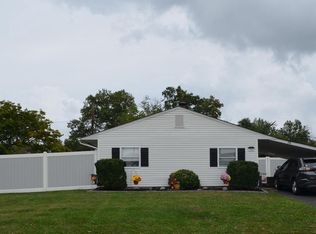 16 Bentwood Ln, Levittown, PA 19054