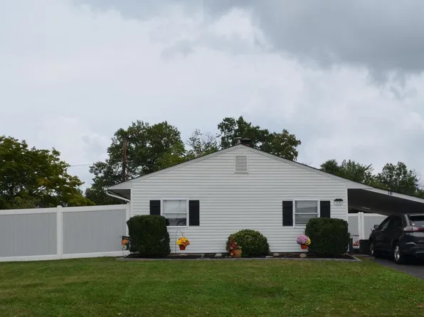 16 Bentwood Ln, Levittown, PA 19054