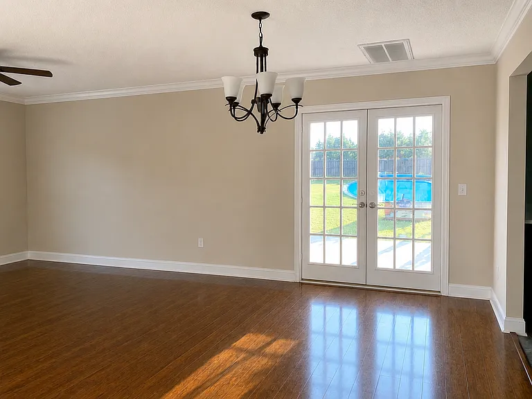 1106 Creekside Cir — Photo 5