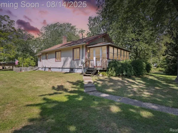 703 Cary St, Corunna, MI 48817