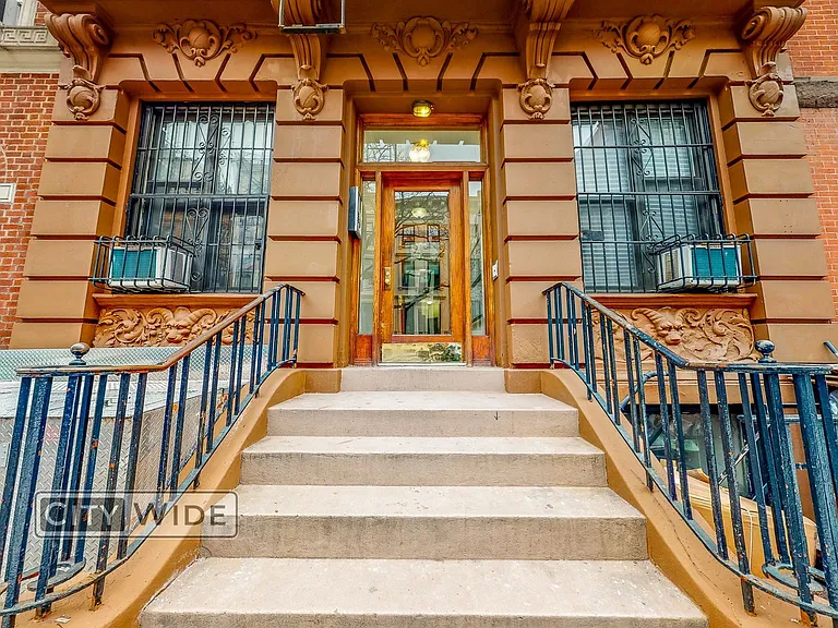 158 E 82nd St #1B — Photo 4