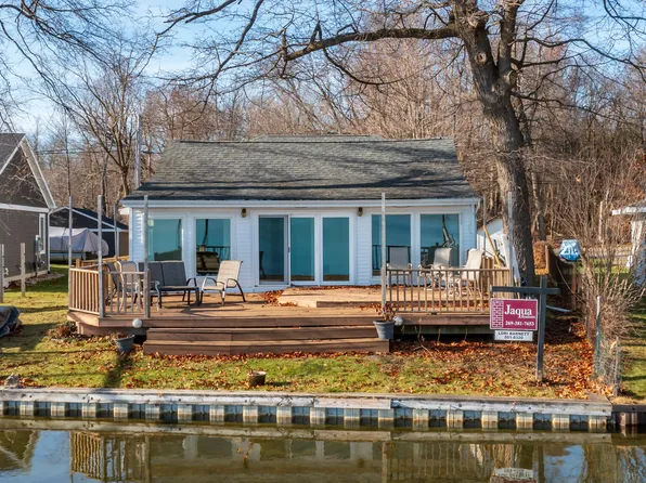 9121 W End Dr, Portage, MI 49002