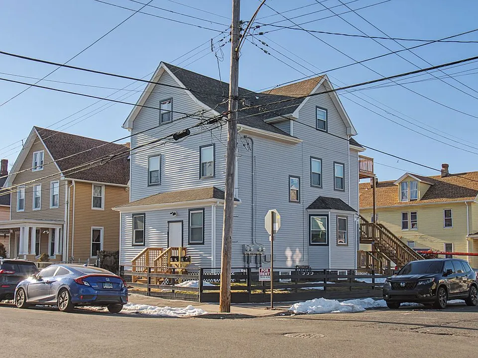 144 Cottage St #3