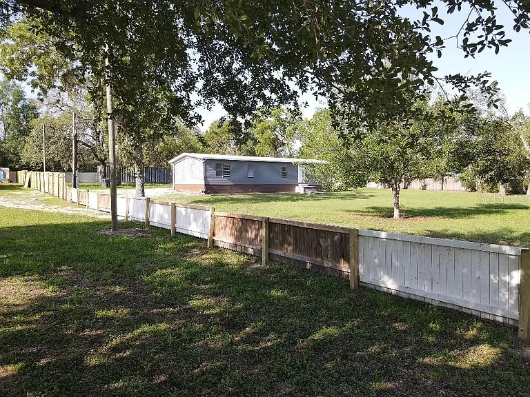 17524 Medley Ave — Photo 1