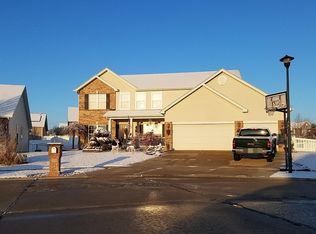15 Crystal Stream Ct, Wentzville, MO 63385