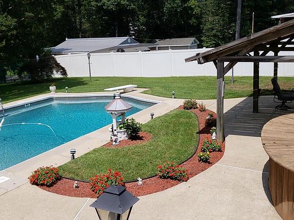 2nd image of 3625 Forest View Dr