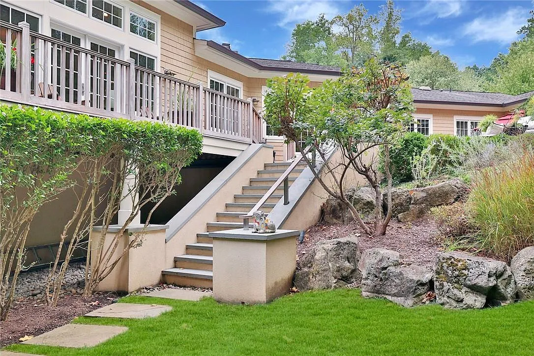 204 Kuyper Drive photo 1