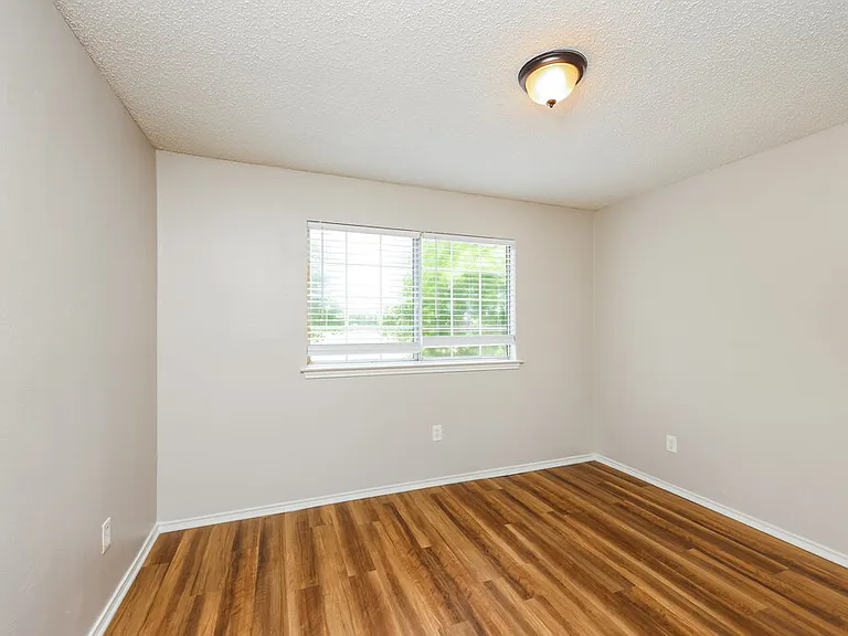 928 Eagle Dr — Photo 15