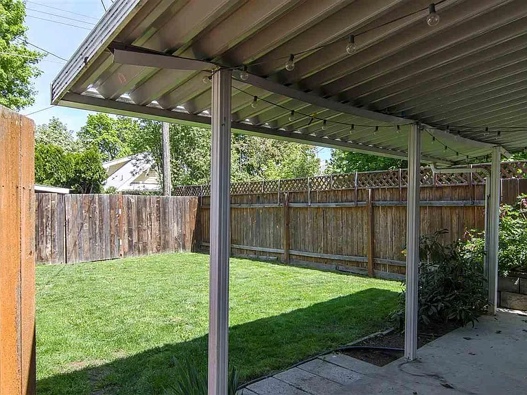 621 E 33rd Ave — Photo 33