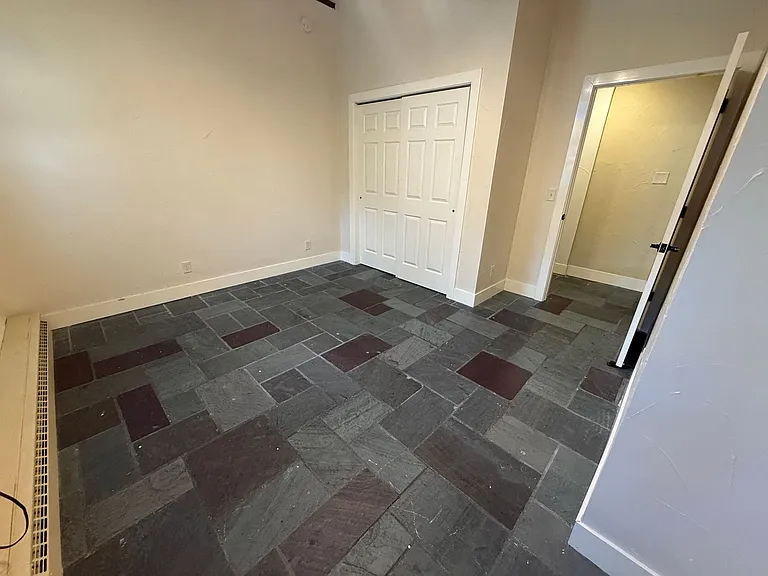 Cass Street Apartments — Photo 25