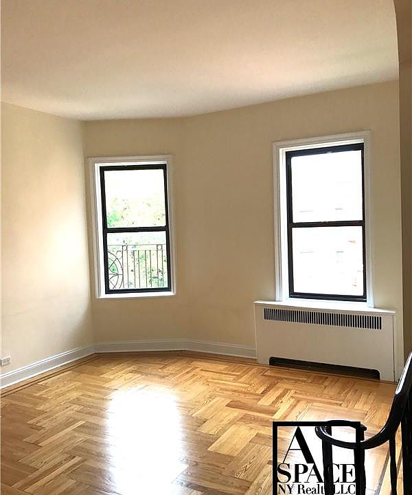 2nd image of 4580 Broadway APT 6R