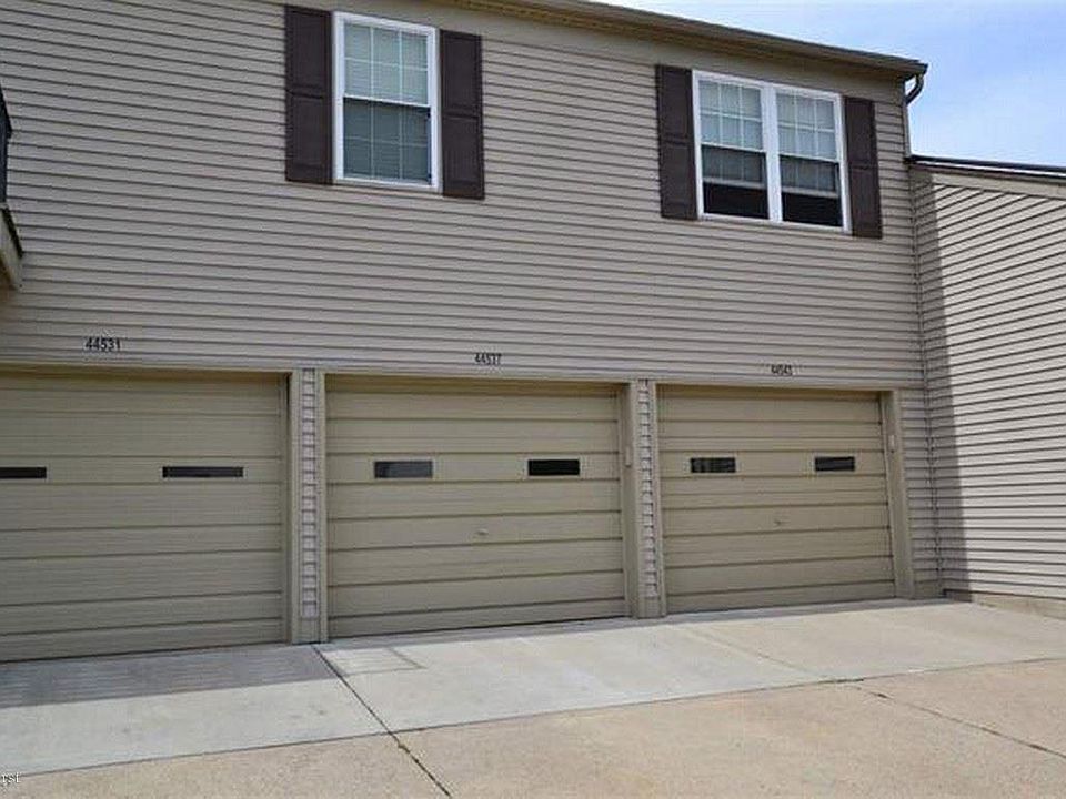 2nd image of 44537 Bunkerhill Dr N