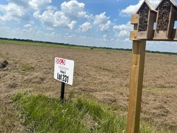 231 Teal Ln, Rock Island, TX 77470