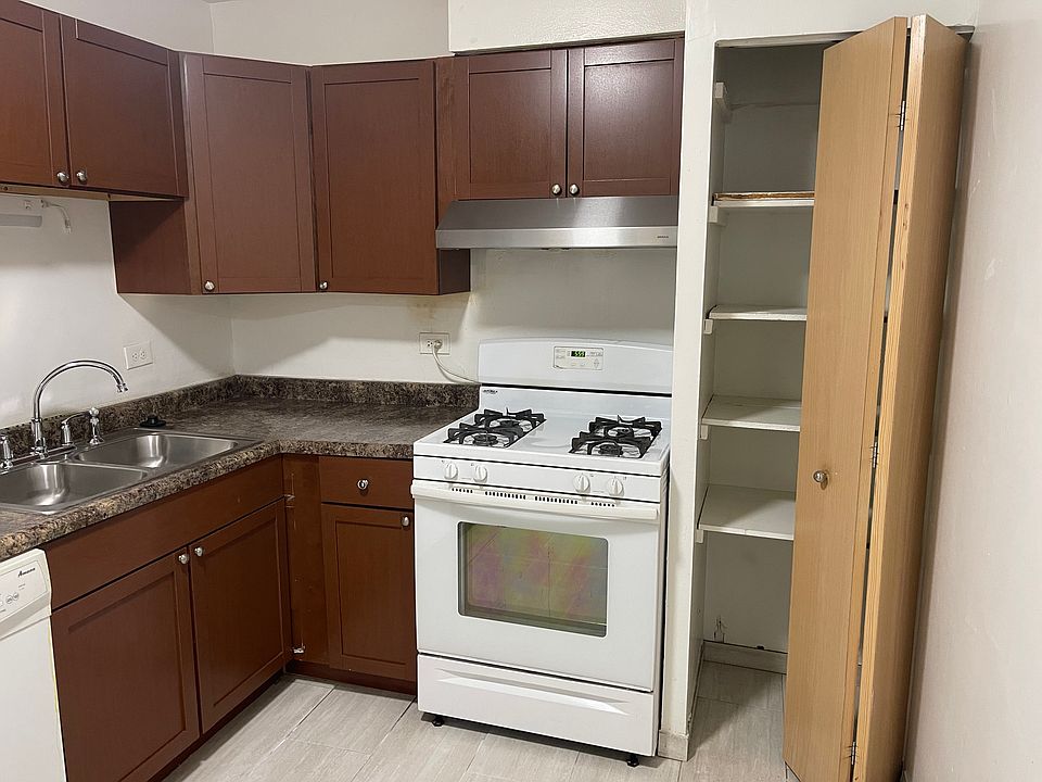 2nd image of 1000 Bayside Dr Unit 208