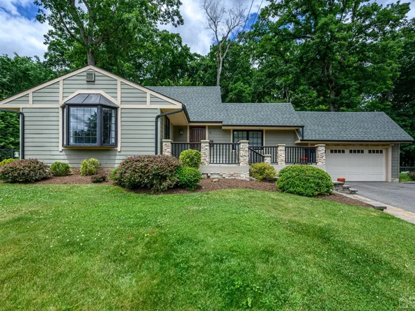 3 Little John Rd, Morris Plains, NJ 07950