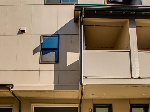 2nd image of 2022 Franklin Ave E Unit B