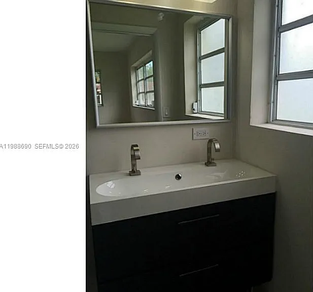 740 NE 179th Ter — Photo 5