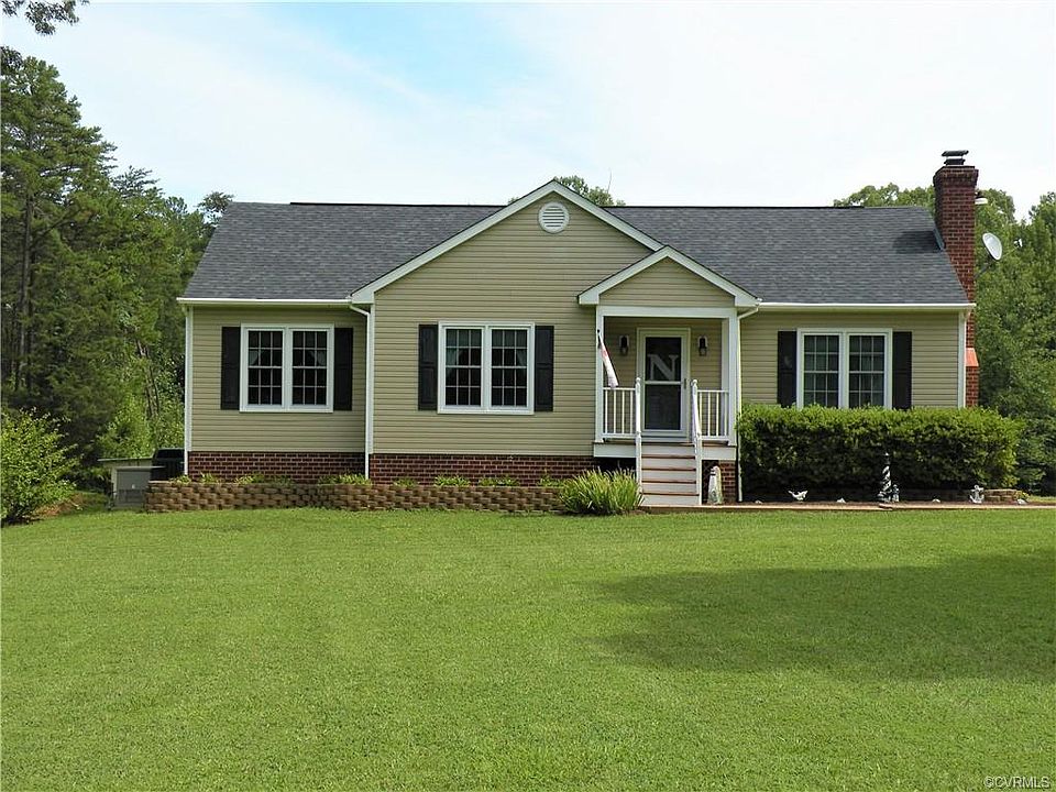 1st image of 832 W Chapel Dr