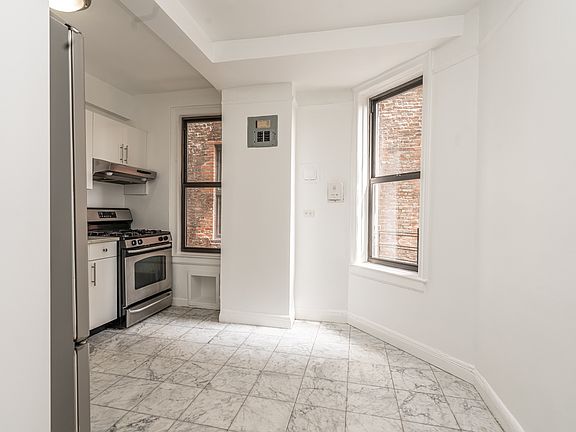 2nd image of 301 E 21st St #8L