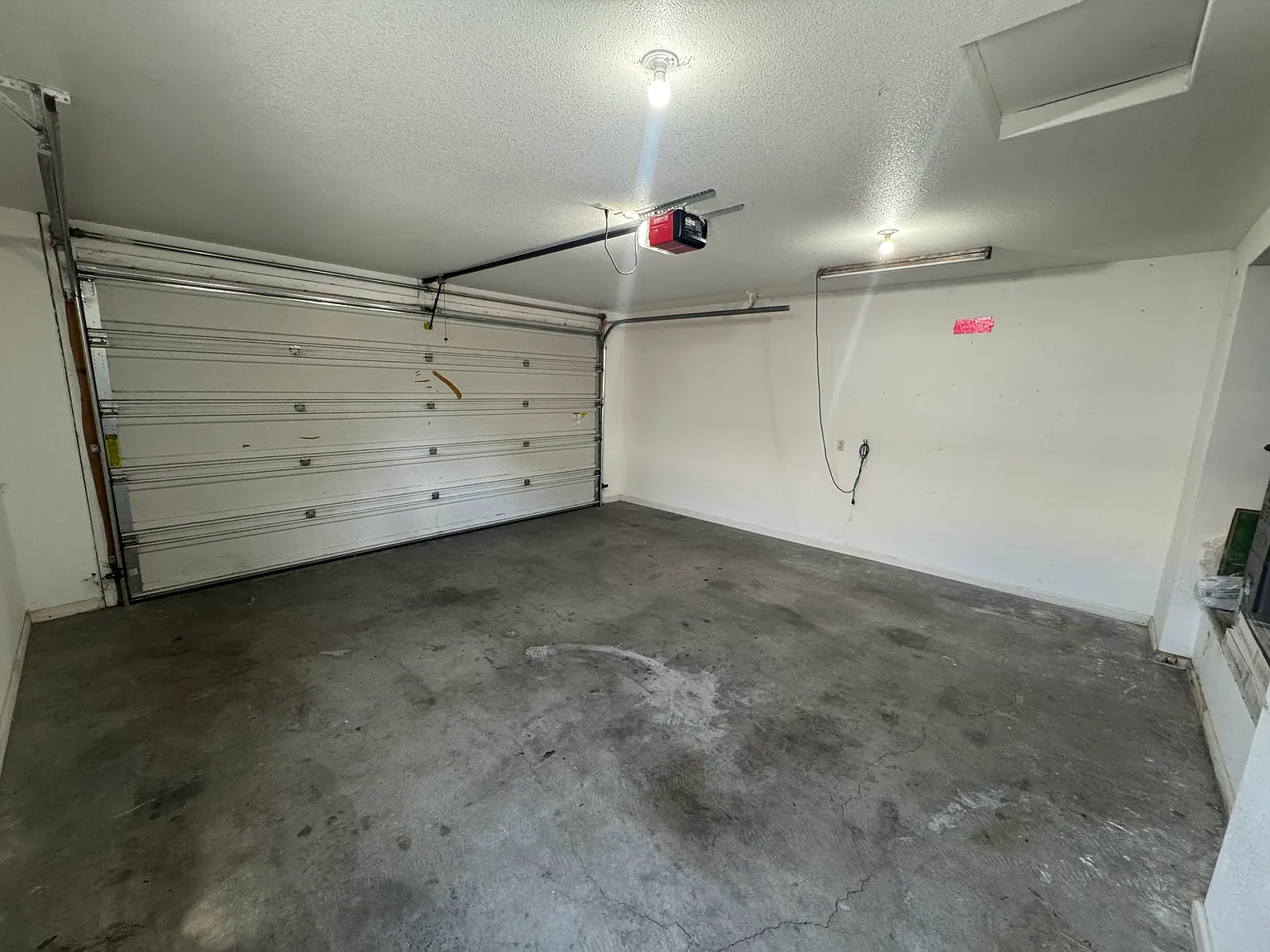 3 bed, 1356 sqft, $2,100 — Photo 3