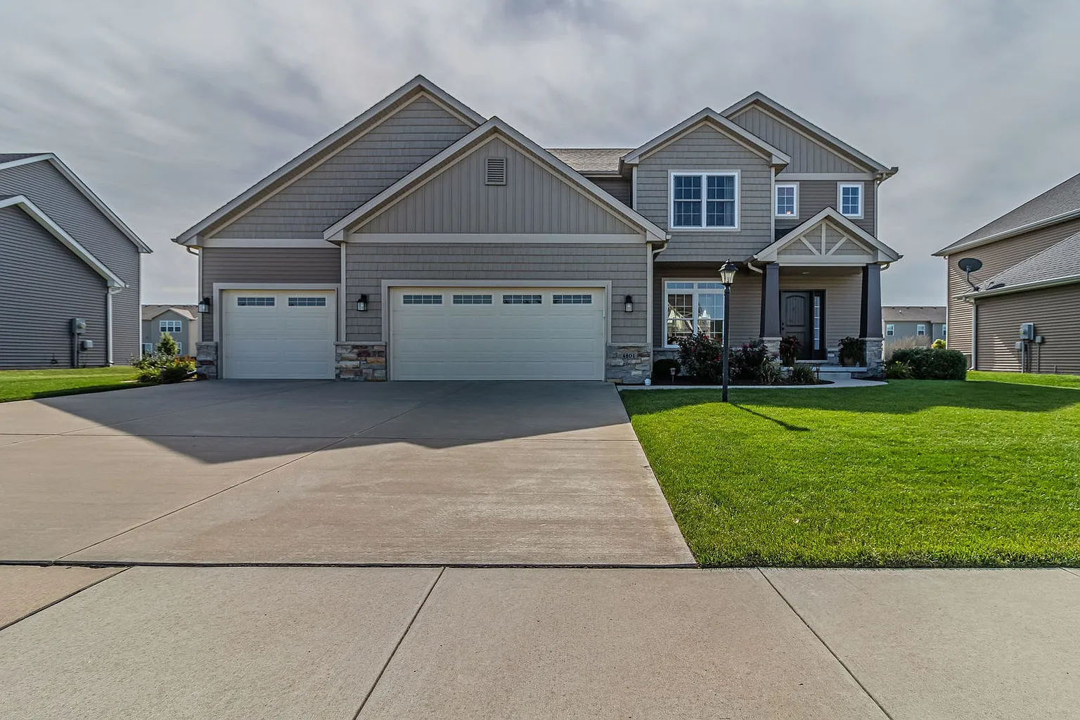 4801 Vahalla Dr photo 1
