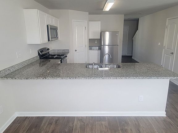 5th image of 106 Sarah Ln