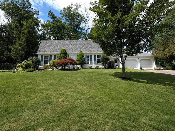 8 Wellington Ct, Endicott, NY 13760