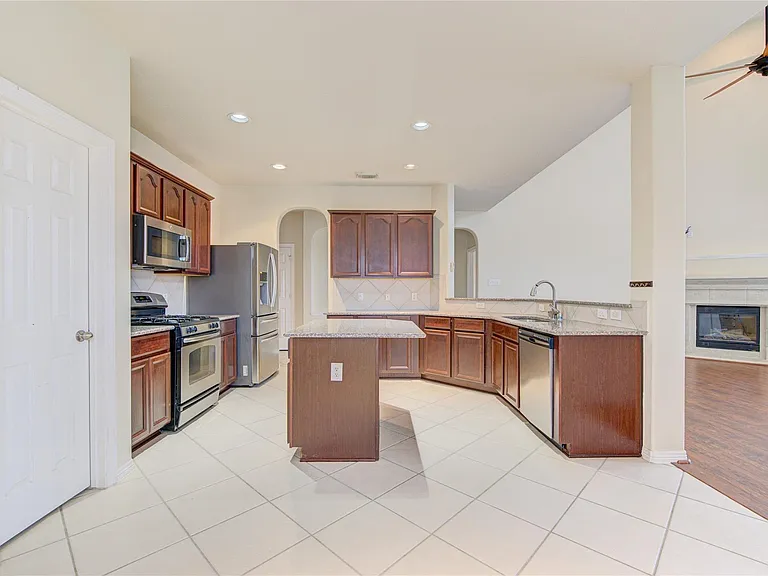 5007 Jade Cove Ct — Photo 14