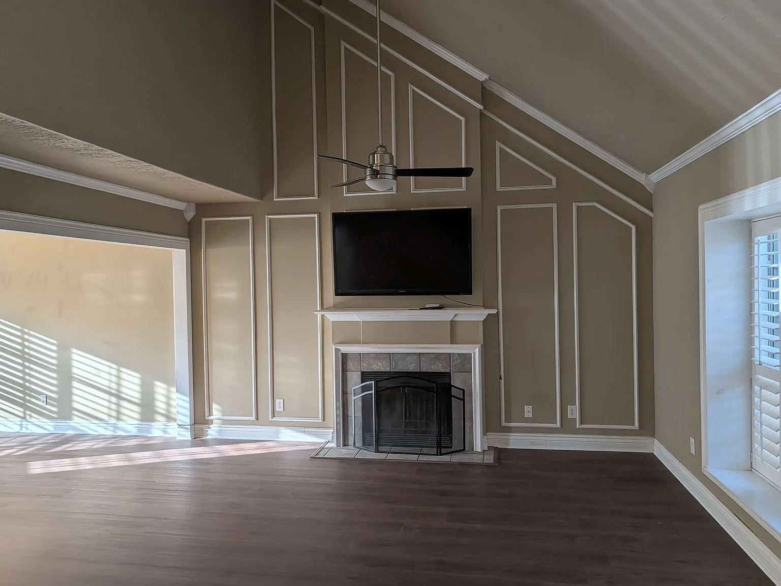 1940 Cedar Ridge Dr — Photo 2