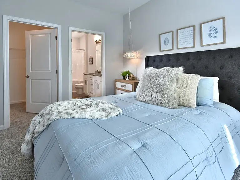 Grand Oaks Apartments — Photo 16