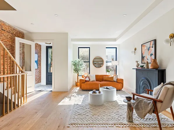 125 Schaefer St, Brooklyn, NY 11207