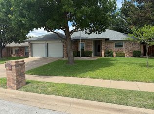 7612 Maplehill Rd, Watauga, TX 76148