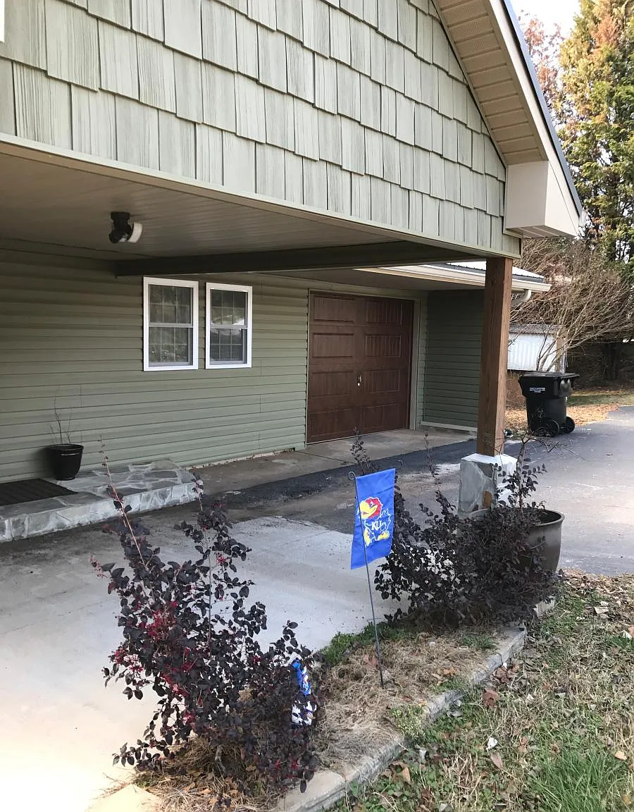 3 bed, 1350 sqft, $2,250 — Photo 1