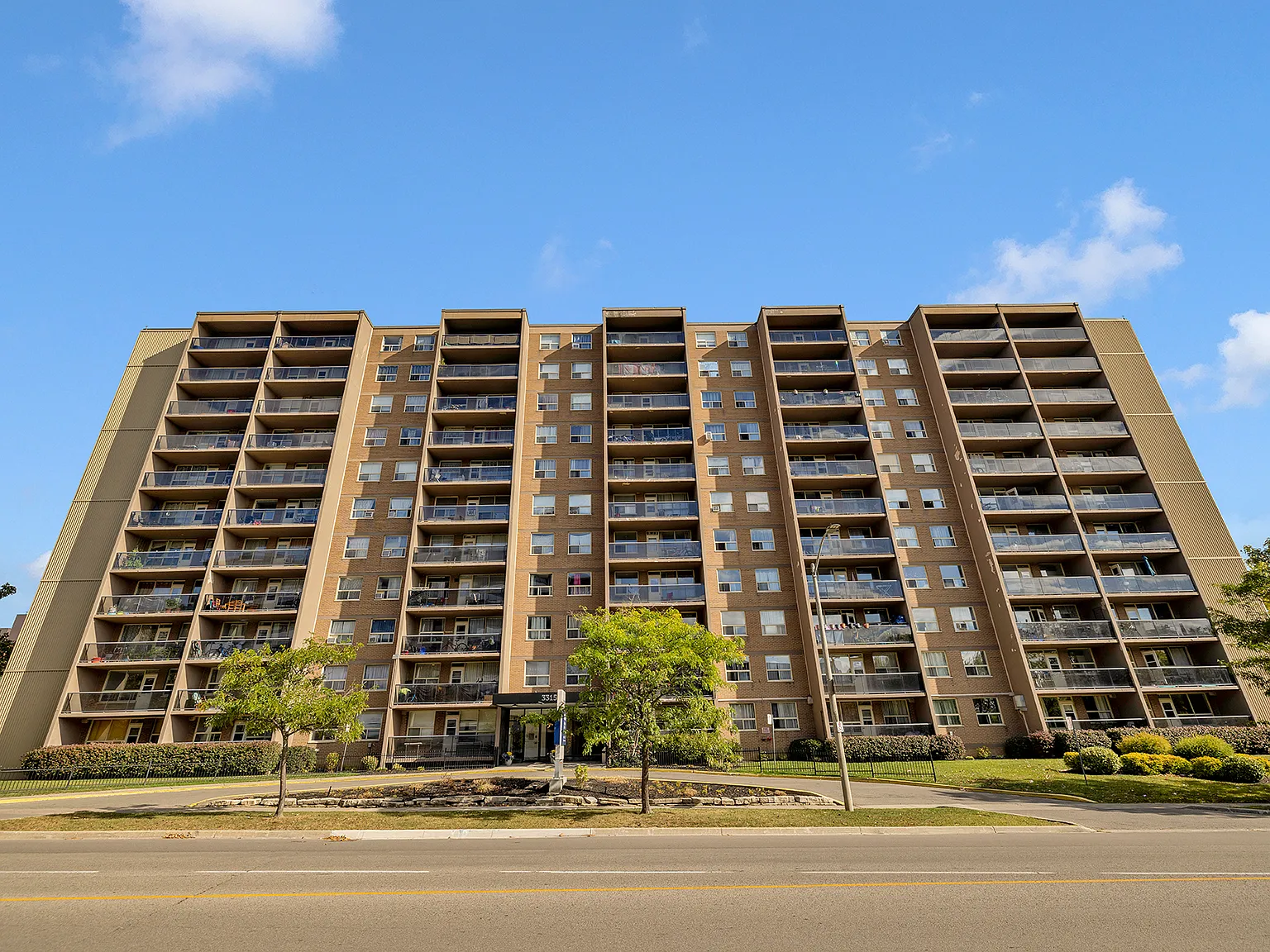 Dixie Square Apartments — Photo 1