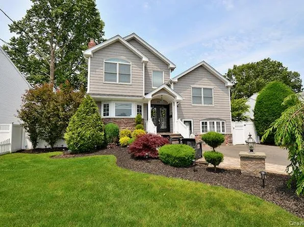 70 Westgate Road, Massapequa Park, NY 11762