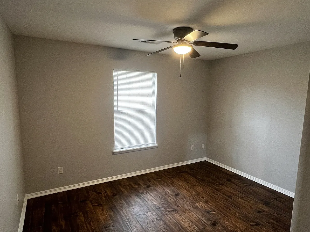 3 bed, 2.5 bath, 1496 sqft, $1,600 — Photo 4