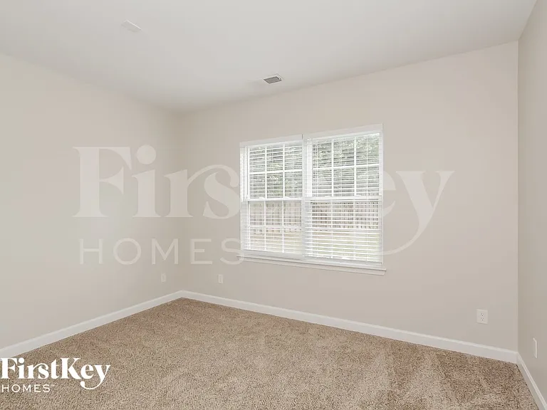 240 Golden Valley Dr — Photo 13