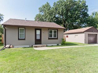 105 Northwood Dr, Hiawatha, IA 52233