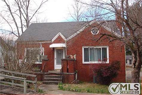 3rd image of 410 Lewis Ave