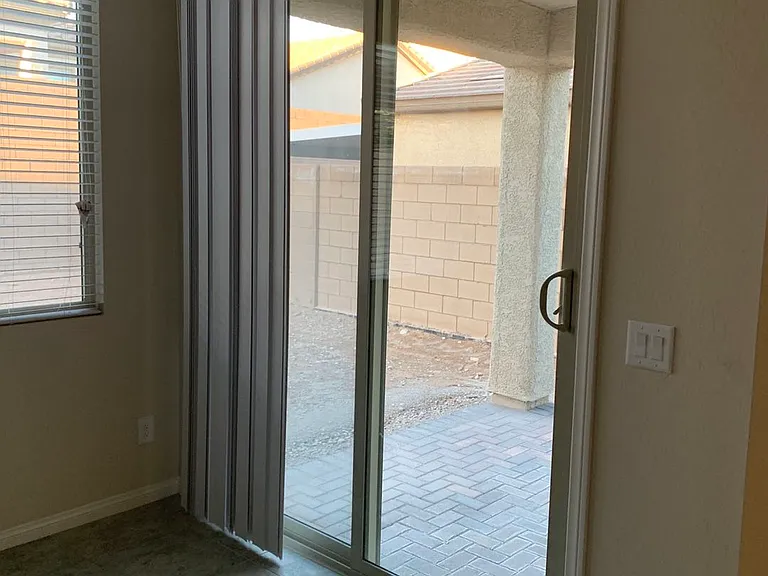 933 Kimbark Ave — Photo 13